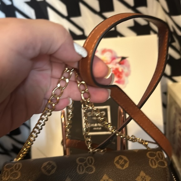 EUC/Crossbody Wallet - Picture 8 of 8